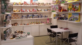 Polskie firmy na największych targach zabawek w Hongkongu BIZNES, Handel - Producenci gier i zabawek rozpoczynają rok od udziału w targach „Toys&Games” w Hongkongu. Na tym największym w tej części świata wydarzeniu spotkają się kluczowi przedstawiciele branży z USA, Azji, Australii, Afryki oraz Europy, którą reprezentować będą m.in. polskie firmy.