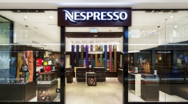 Jedyny w Krakowie butik Nespresso w Galerii Krakowskiej BIZNES, Handel - Kameralna, przytulna przestrzeń utrzymana w subtelnej kolorystyce – tak wygląda nowo otwarty butik Nespresso w Galerii Krakowskiej.