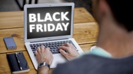 Black Friday - okazja na dobry zarobek, ale i ryzyko dużych strat BIZNES, Handel - Miłośnicy zakupów na całym świecie szykują się na zakupowe „szaleństwo” związane z przecenami, które pojawią się dokładnie w Black Friday, a który w tym roku przypada na 29 listopada. Nie wszystkie sklepy są do tego przygotowane.